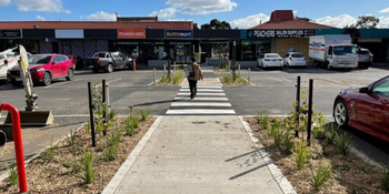 New pedestrian crossing and gardens in Hoppers Crossing