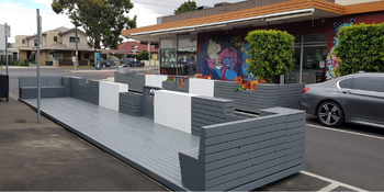 Outdoor dining in Moreland