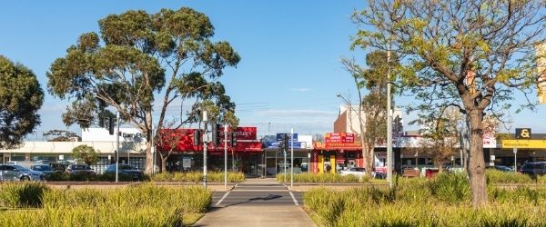 Shopping street and gardens in Melton